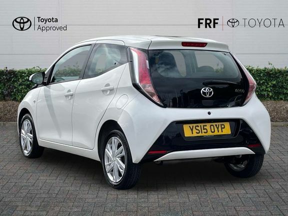 Toyota Aygo 1.0 Vvt-i X-pression X-wave Euro 5 Euro 5 White #4
