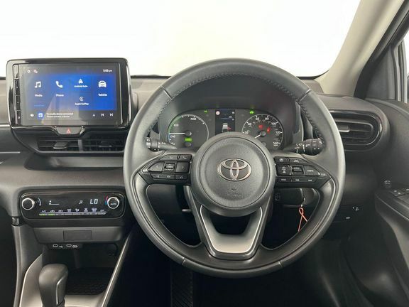 Toyota Yaris Icon Silver #6
