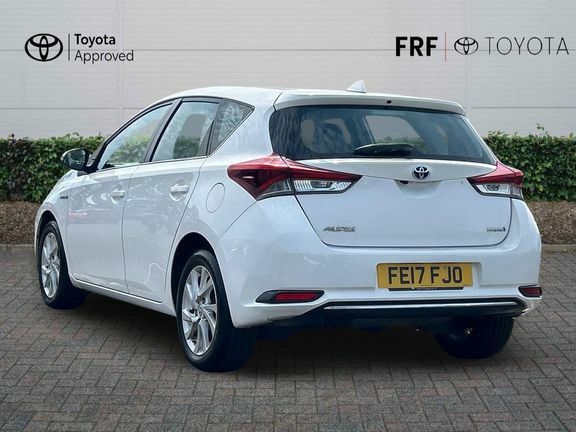Toyota Auris Business Edition 1.8Cvt FE17FJO White #4