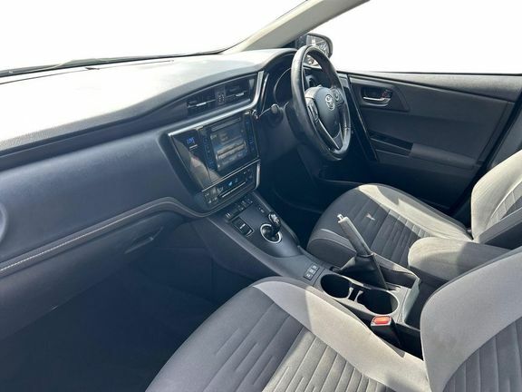 Toyota Auris Business Edition 1.8Cvt White #4