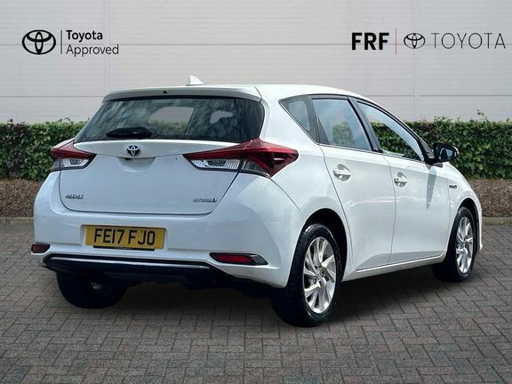 Toyota Auris Business Edition 1.8Cvt White #2