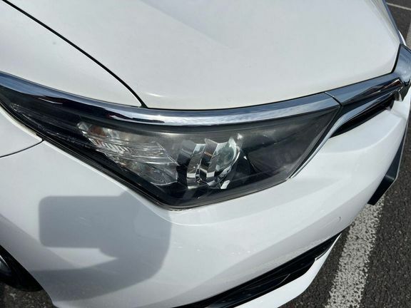 Toyota Auris 1.2T Excel Tss Cvt White #21