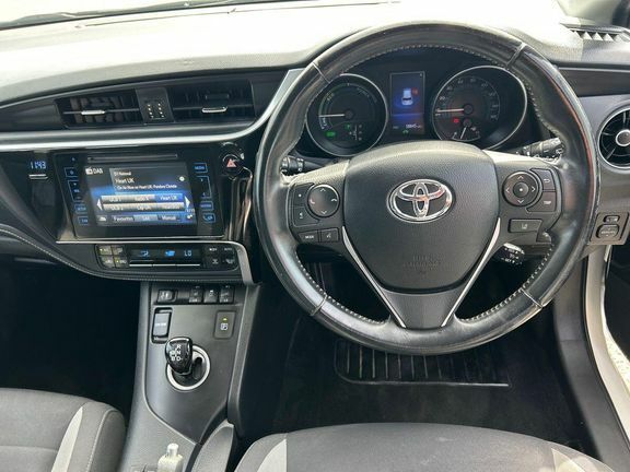 Toyota Auris Business Edition 1.8Cvt White #6
