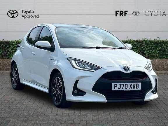 Toyota Yaris Design 1.5 Hybrid Pan Roof White