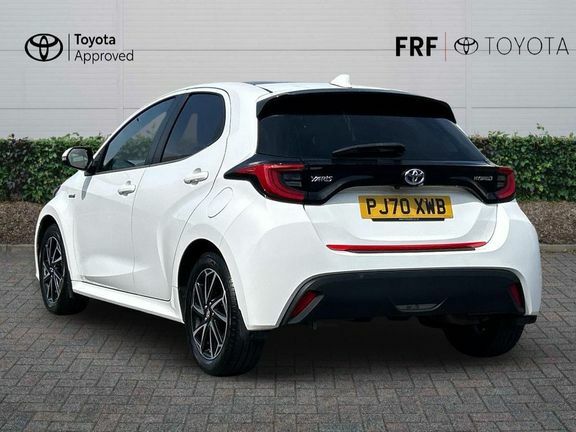 Toyota Yaris Design 1.5 Hybrid Pan Roof White #4