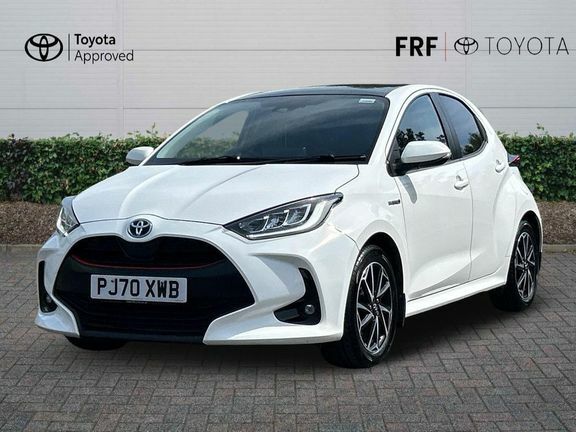 Toyota Yaris Design 1.5 Hybrid Pan Roof White #3