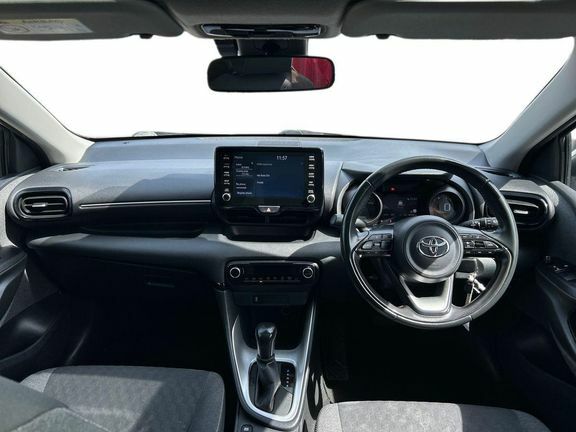 Toyota Yaris Design 1.5 Hybrid Pan Roof White #6