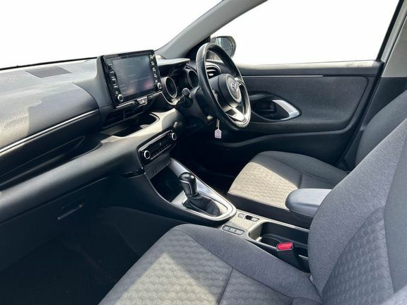 Toyota Yaris Design 1.5 Hybrid Pan Roof White #5