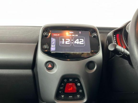 Toyota Aygo X X-trend White #11