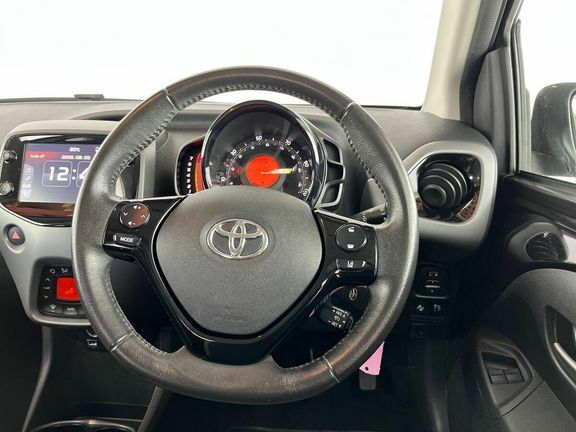 Toyota Aygo X X-trend White #12