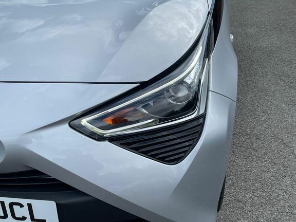Toyota Aygo X X-trend White #43