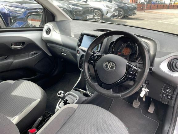 Toyota Aygo X X-trend White #14