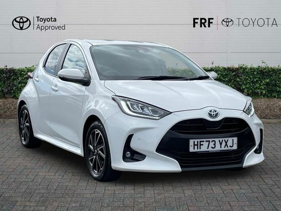 Toyota Yaris Design Hybrid, Parking Pac White