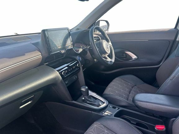 Toyota Yaris Cross Excel Fwd Pan Roof White #5