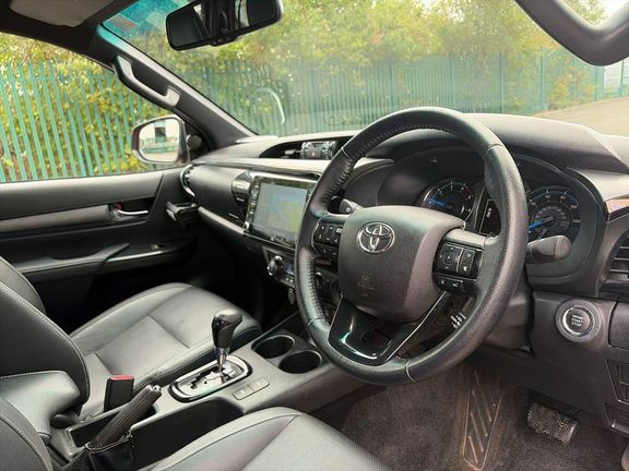 Toyota HILUX White #14