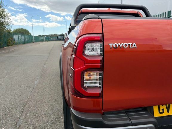 Toyota HILUX White #23