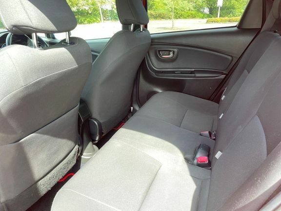 Toyota Yaris 1.33 Icon 5-Dr Red #17