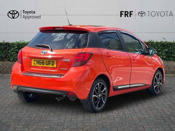 Toyota Yaris Orange Edition 1.5 Cvt Orange #2