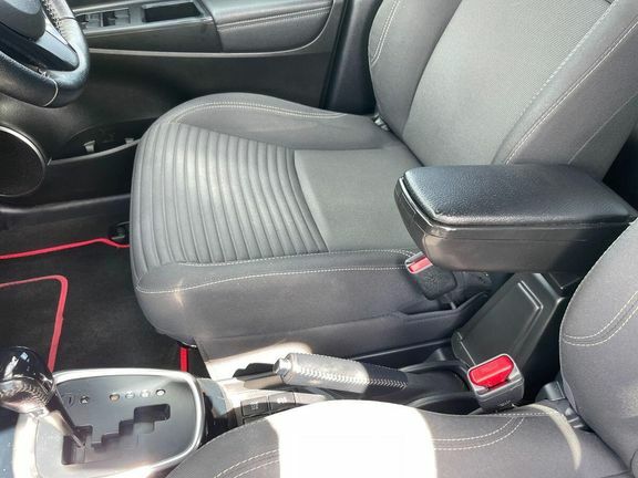 Toyota Yaris 1.33 Icon 5-Dr Red #36