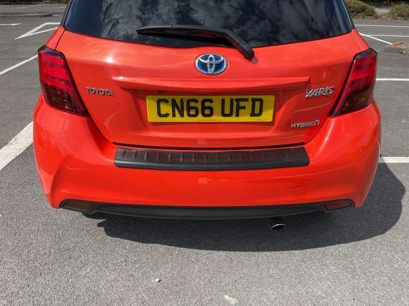 Toyota Yaris 1.33 Icon 5-Dr Red #23