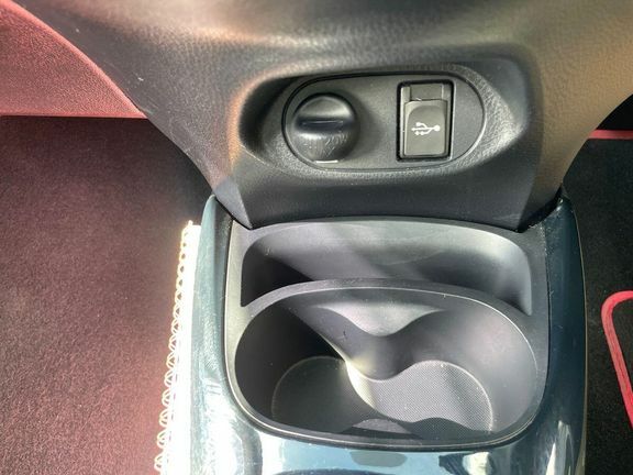 Toyota Yaris 1.33 Icon 5-Dr Red #47