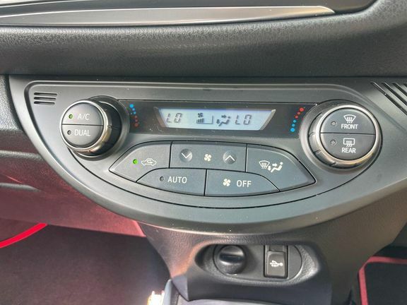 Toyota Yaris 1.33 Icon 5-Dr Red #46