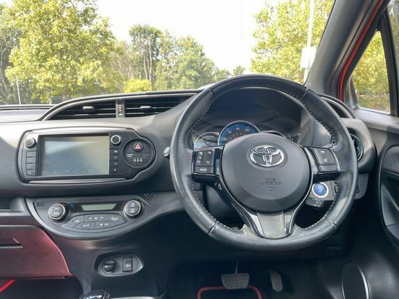 Toyota Yaris 1.33 Icon 5-Dr Red #7