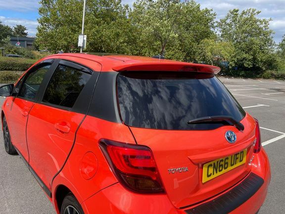 Toyota Yaris 1.33 Icon 5-Dr Red #31