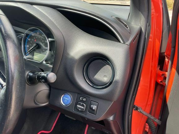 Toyota Yaris 1.33 Icon 5-Dr Red #40