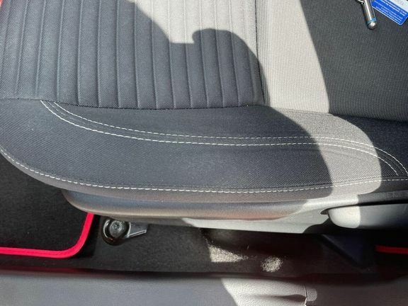 Toyota Yaris 1.33 Icon 5-Dr Red #19