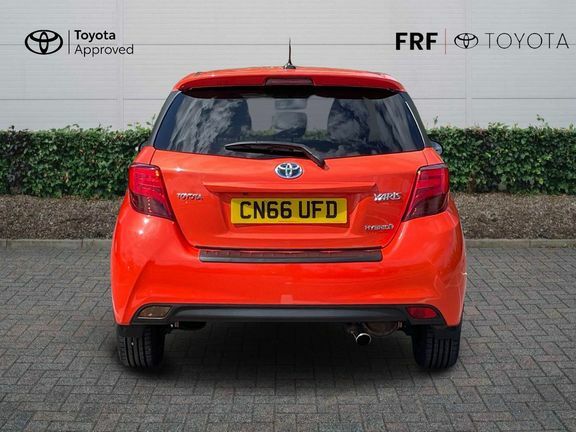 Toyota Yaris 1.33 Icon 5-Dr Red #28