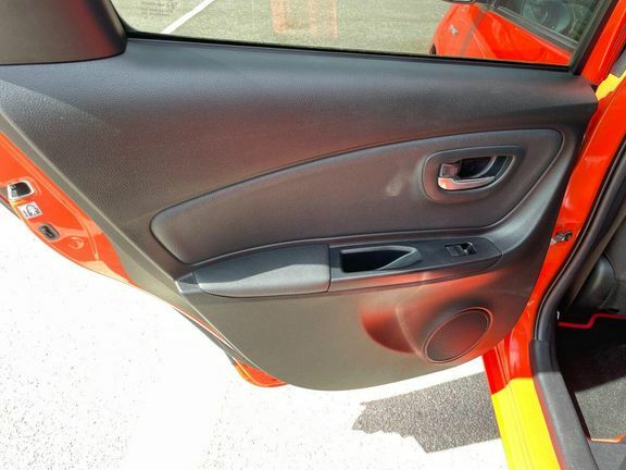 Toyota Yaris 1.33 Icon 5-Dr Red #34