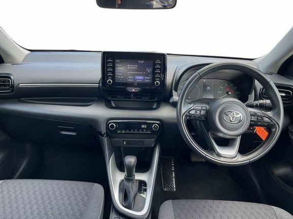 Toyota Yaris Icon White #6
