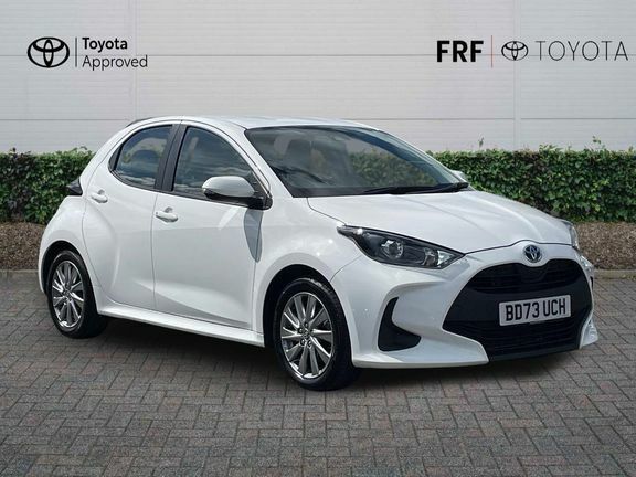 Toyota Yaris Icon White