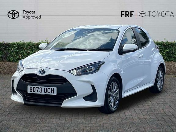Toyota Yaris Icon White #3