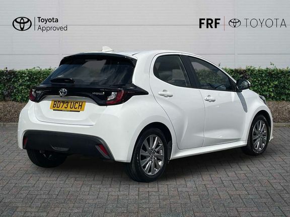 Toyota Yaris Icon White #2
