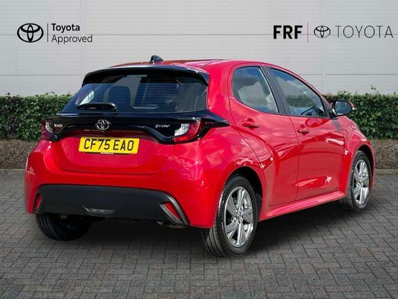 Toyota Yaris Icon  #2