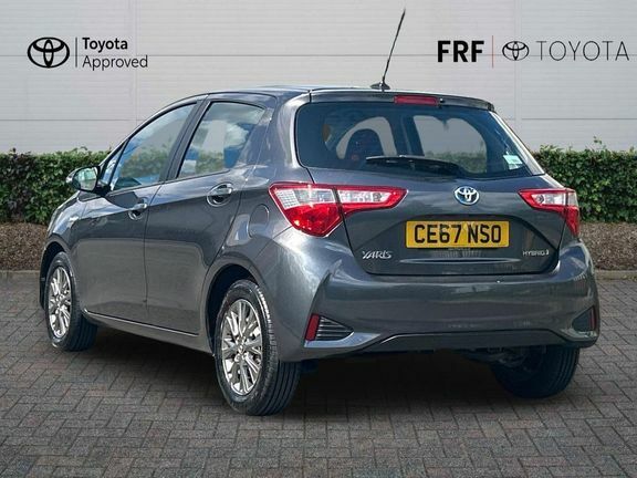 Toyota Yaris Hatchback 1.3 Dual Vvt-i Icon 2017 Red #4