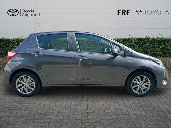 Toyota Yaris Hatchback 1.3 Dual Vvt-i Icon 2017 Red #25