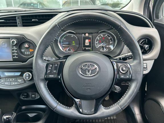 Toyota Yaris Hatchback 1.3 Dual Vvt-i Icon 2017 Red #12