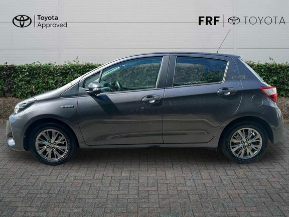 Toyota Yaris Hatchback 1.3 Dual Vvt-i Icon 2017 Red #26