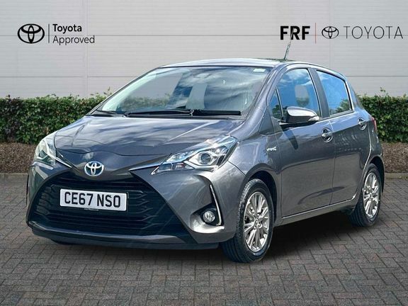 Toyota Yaris Hatchback 1.3 Dual Vvt-i Icon 2017 Red #3