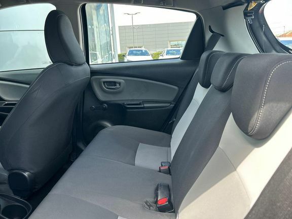 Toyota Yaris Hatchback 1.3 Dual Vvt-i Icon 2017 Red #17