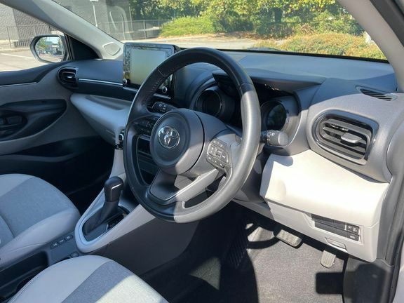 Toyota Yaris 1.5 Vvt-h Design E-cvt Red #12