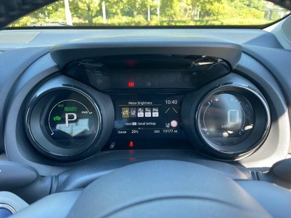 Toyota Yaris 1.5 Vvt-h Design E-cvt Red #11