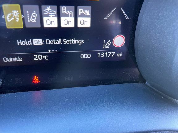 Toyota Yaris 1.5 Vvt-h Design E-cvt Red #42
