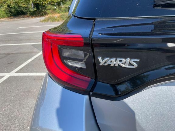 Toyota Yaris 1.5 Vvt-h Design E-cvt Red #29