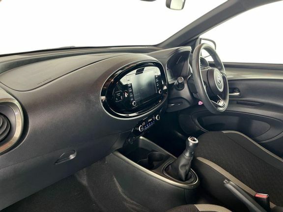 Toyota Aygo X Edge Manual Green #5
