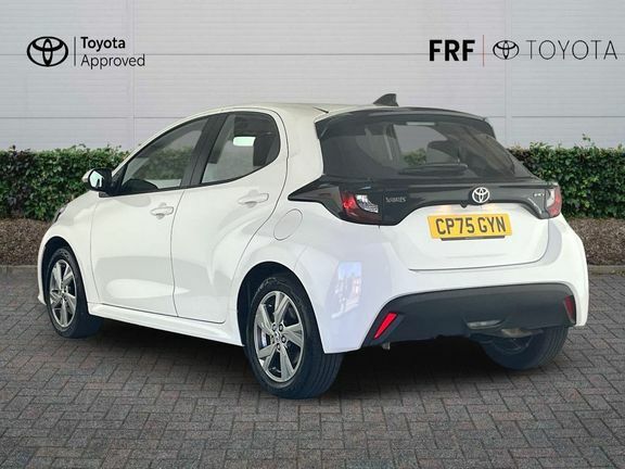 Toyota Yaris Icon White #4