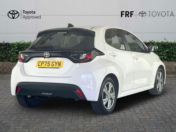 Toyota Yaris Icon White #2
